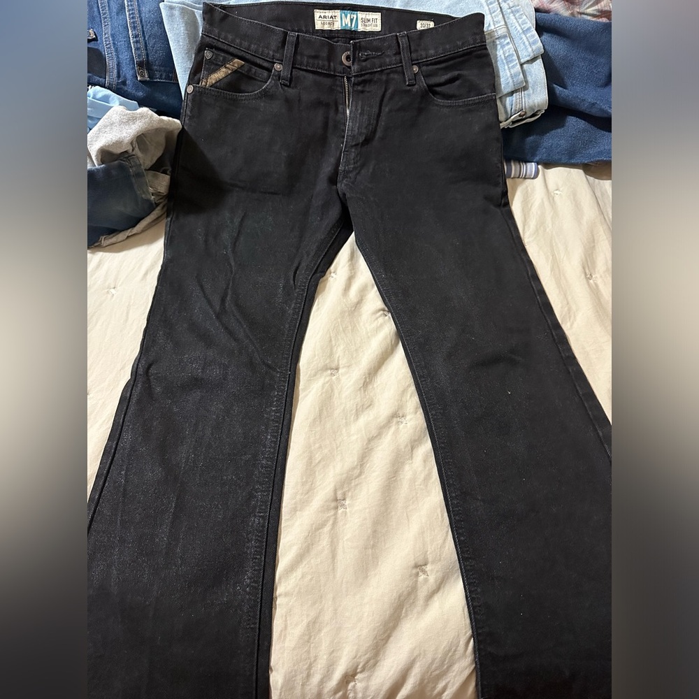 Black Ariat jeans 30x32 M7